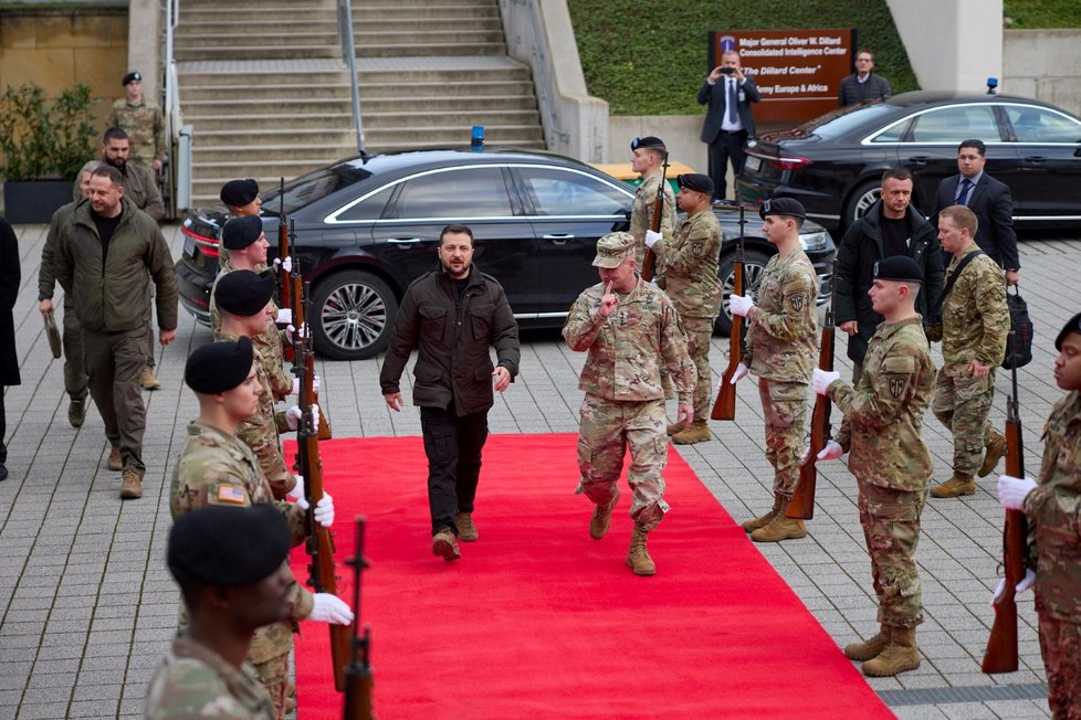 Ukrajinský prezident Volodymyr Zelenskyj na vojenské základně v německém Wiesbadenu (14. 12. 2023)