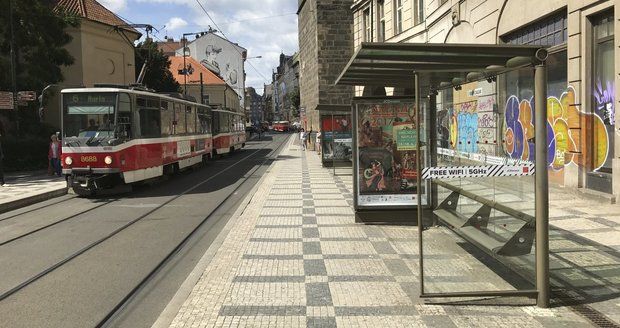 JCDecaux plánuje demontovat přístřešky MHD, které vlastní.