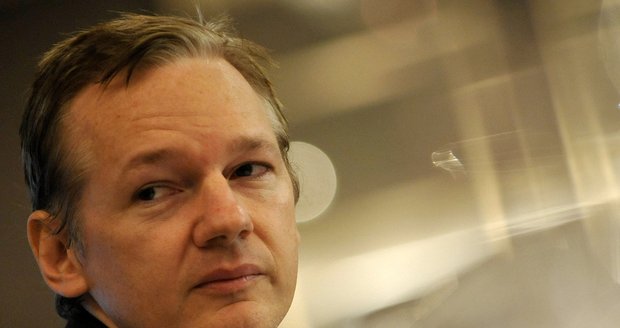 Julian Assange, zakladatel serveru Wikileaks, na tiskovce oznámil, že jeho portál brzy odtajní i dokumenty o válce v Afghánistánu