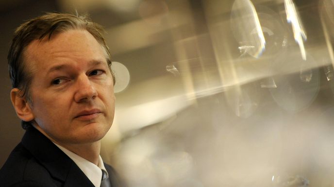 Julian Assange, zakladatel serveru Wikileaks, na tiskovce oznámil, že odtajní dokumenty i o válce v Afghánistánu