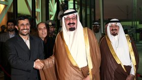Setkání přátel z muslimského světa. Dle depeší asle ve skutečnosti vyzval saudskoarabský král Spojené státy, aby hadu Ahmadinežádovi usekly hlavu