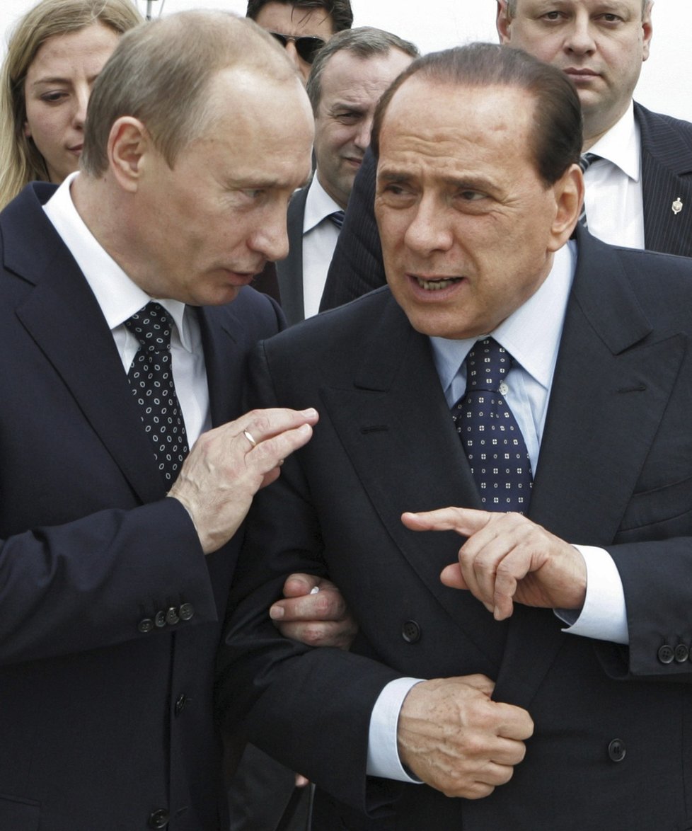 Alfasamec Putin a neefektivní moderní politik Berlusconi