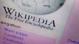 Zakladatel Wikipedie Jimmy Wales slaví 45. narozeniny