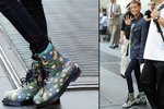 Kdo je otcem této holky s bláznivýma botama?