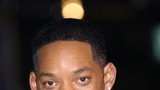 Will Smith doma pobíhá v upnuté kůži