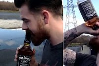 Idiot: Vypil láhev whisky za 10 vteřin