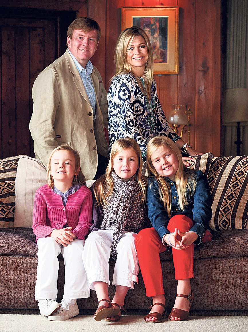 Willem-Alexander (45), jeho žena Máxima (41) a děti Ariane (5) Alexia (7)  Catharina-Amalia (9) - následnice trůnu