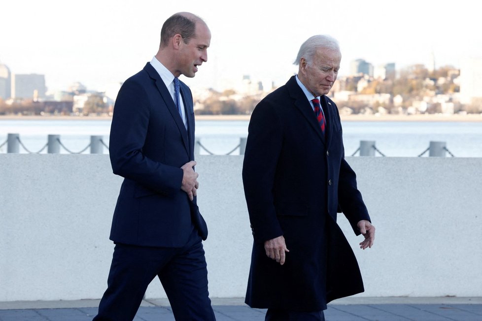 Britský princ William se prošel po bostonském nábřeží s prezidentem Bidenem