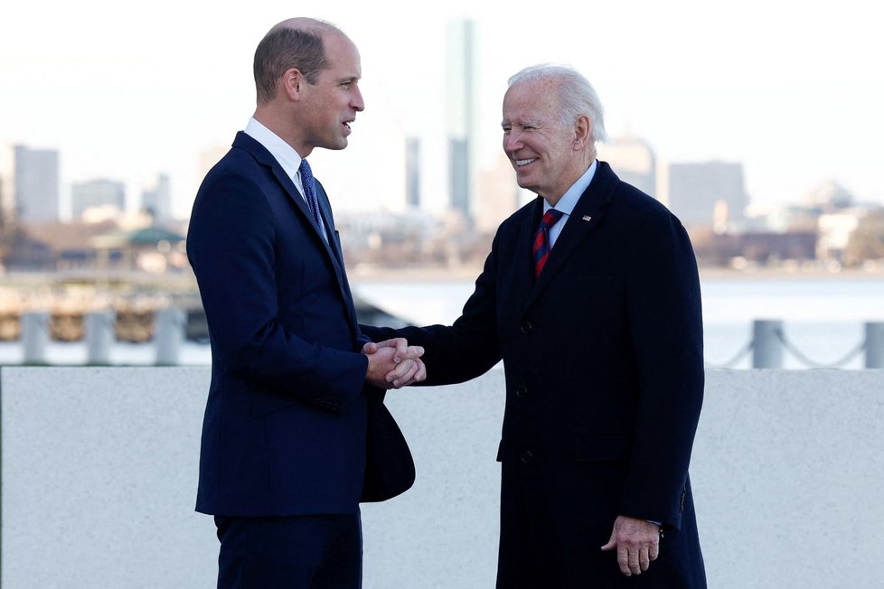 Britský princ William se prošel po bostonském nábřeží s prezidentem Bidenem