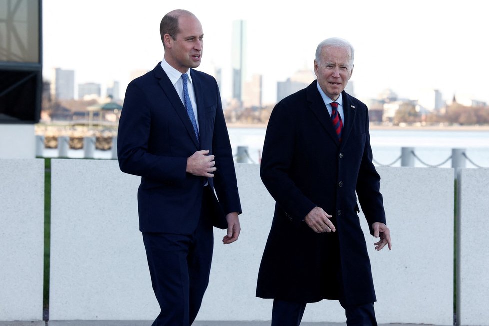 Britský princ William se prošel po bostonském nábřeží s prezidentem Bidenem