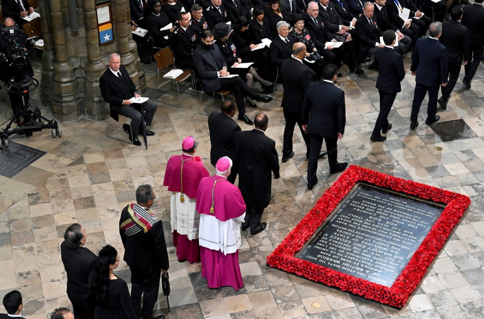 Pohřeb královny Alžběty II. navštívili kardinálové z Vatikánu