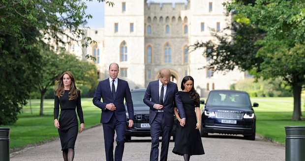 William s Kate a Harry s Meghan u Windsoru.