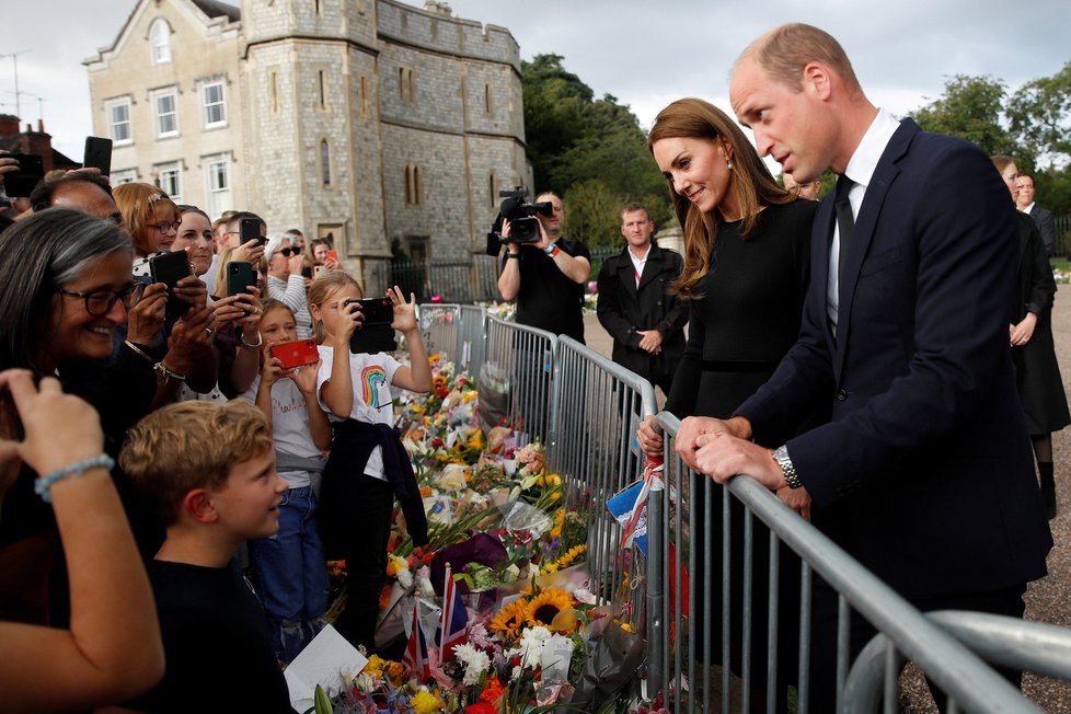 William s Kate a Harry s Meghan u Windsoru.