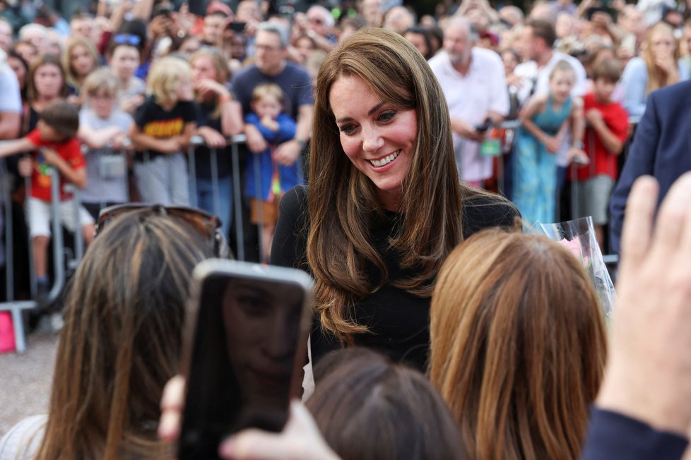 William s Kate a Harry s Meghan u Windsoru.