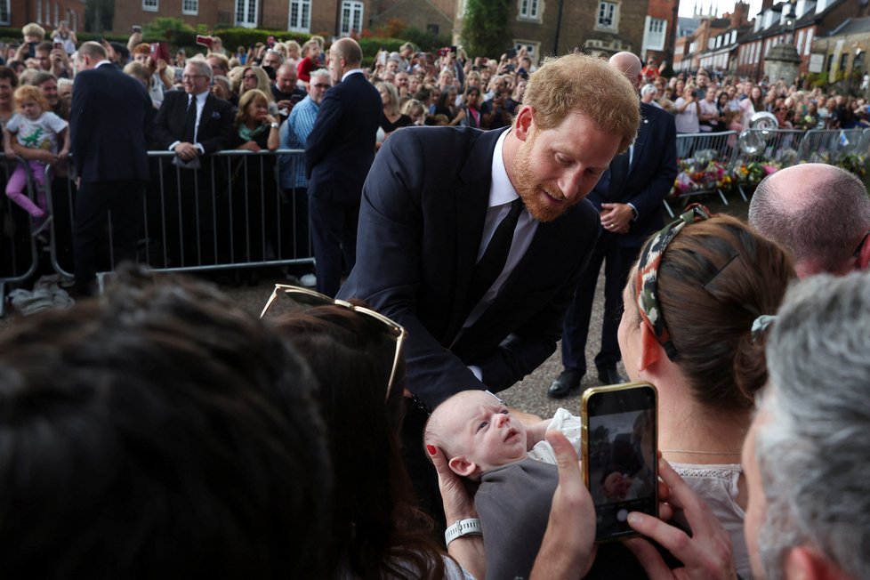 William s Kate a Harry s Meghan u Windsoru.