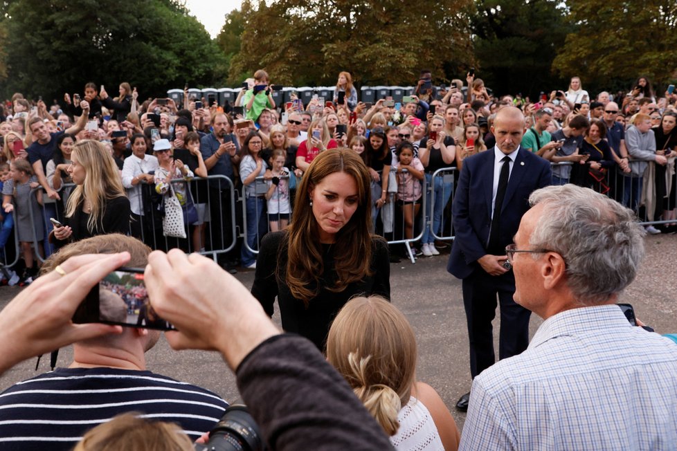 William s Kate a Harry s Meghan u Windsoru.