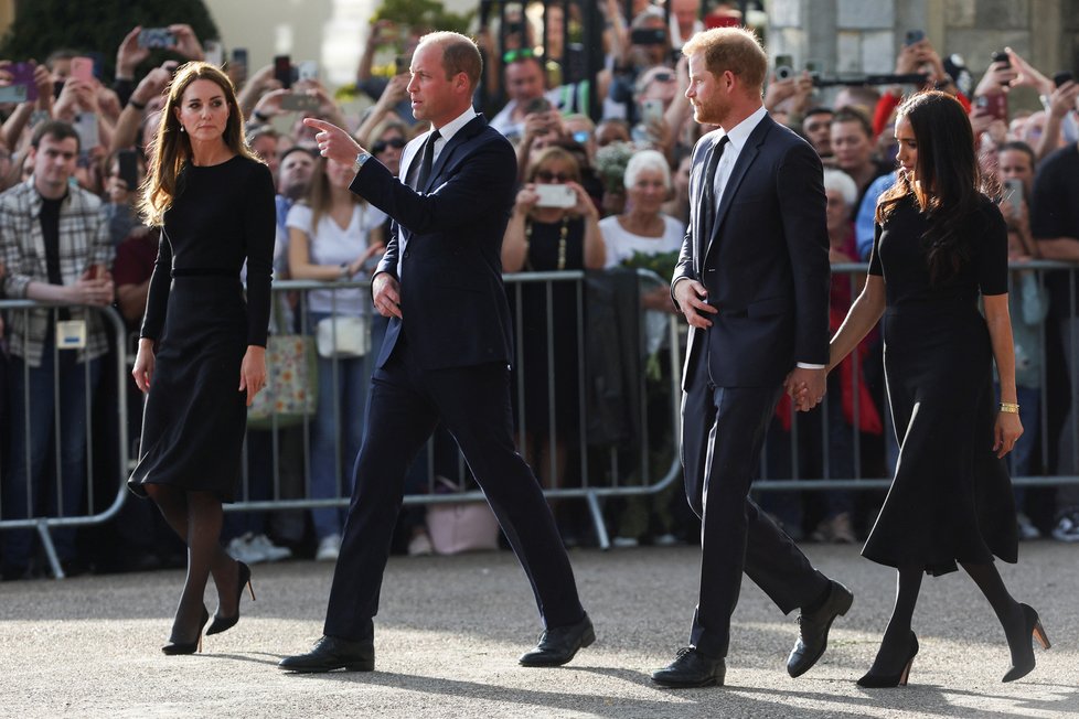 William s Kate a Harry s Meghan u Windsoru.