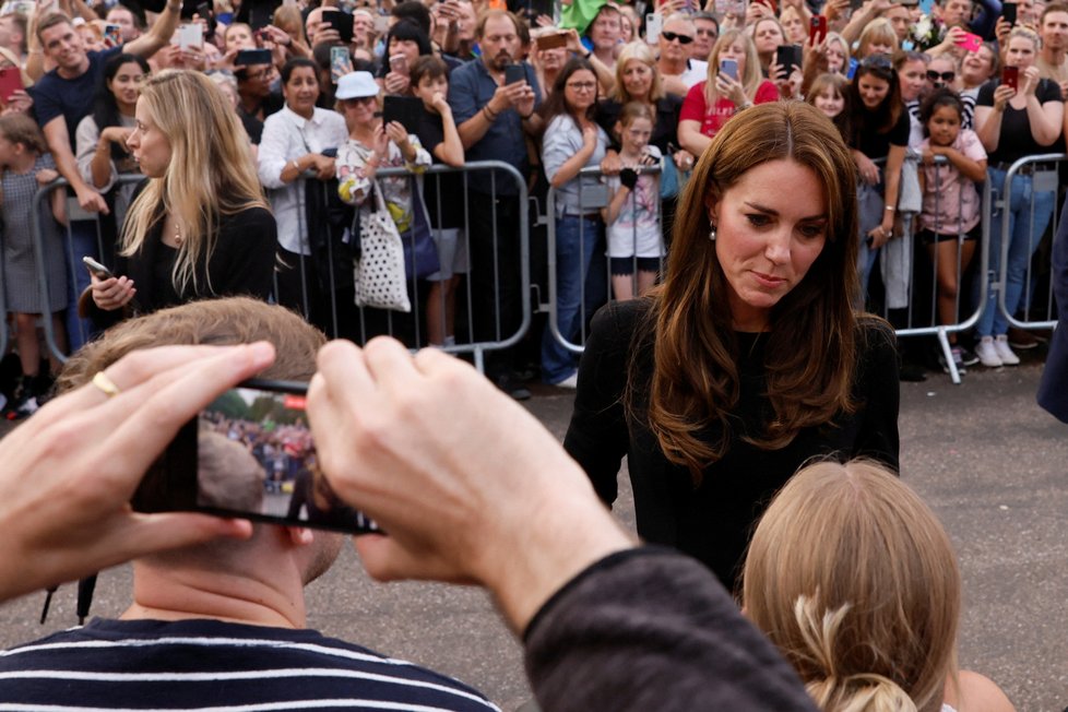 William s Kate a Harry s Meghan u Windsoru.