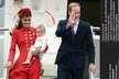 William a Kate vzali malého prince George na první oficiální zahraniční cestu