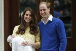 Kate a William s novorozenou dcerkou Charlotte v roce 2015