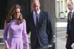 Jedno nevinné gesto a průšvih je na světě. William s Kate mají tu nevýhodu, že každý jejich pohyb sleduje celý svět.