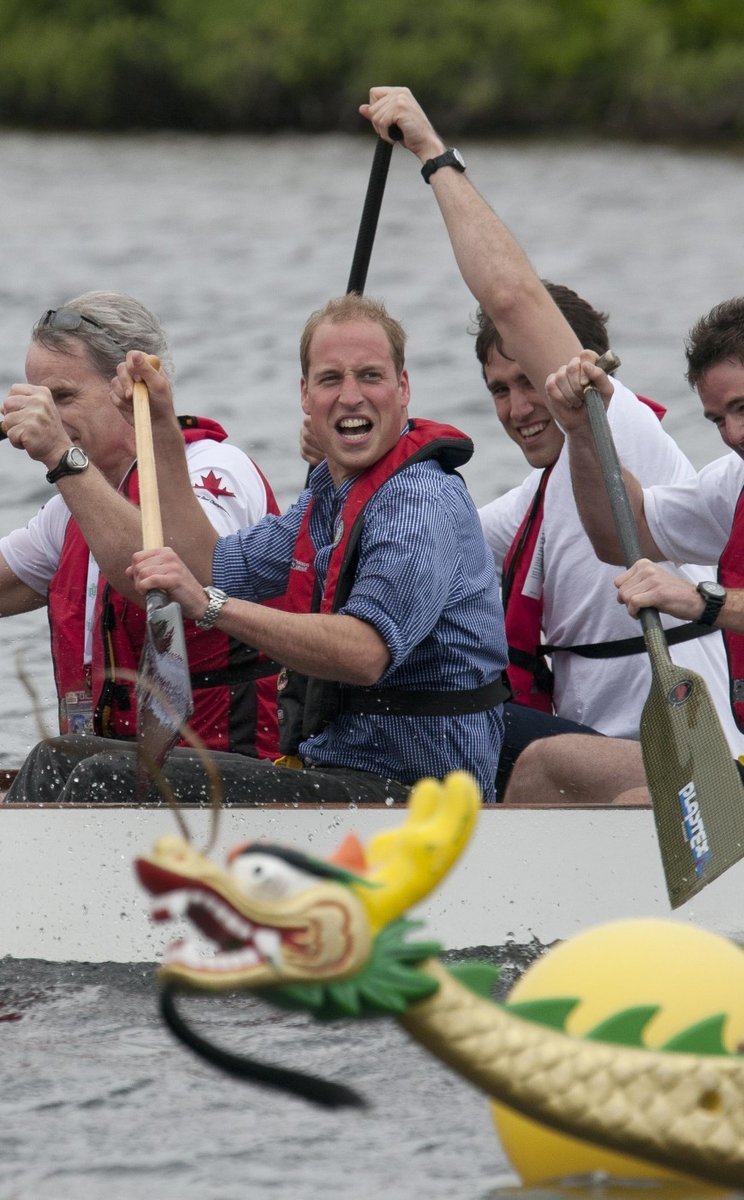 Princ William při závodech v lodích na červencové návštěvě v Kanadě porazil Kate a měl z toho upřímnou radost