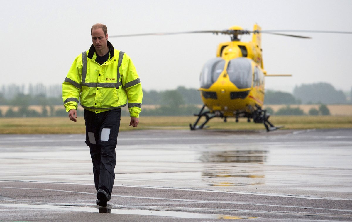 Princ William končí jako pilot záchranného vrtulníku