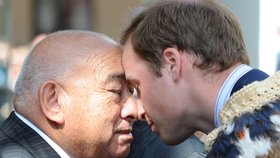 William se tradičním maorským pozdravem hongi zdravil s významnými osobnostmi Nového Zélandu, kam přijel na svou první oficiální zahraniční cestu, na níž zastupoval svou babičku, královnu Alžbětu II.