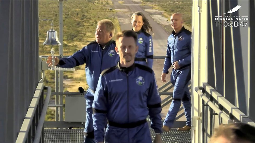 Vzlet rakety New Shepard z amerického Texasu, do níž usedl i herec William Shatner známý jako kapitán Kirk.