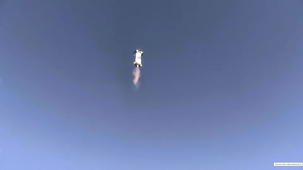 Záběry z letu Williama Shatnera do vesmíru a následného přistání na Zemi.
