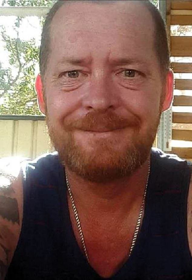 Otec Mark James Dunn (43) byl již obviněn z vraždy.