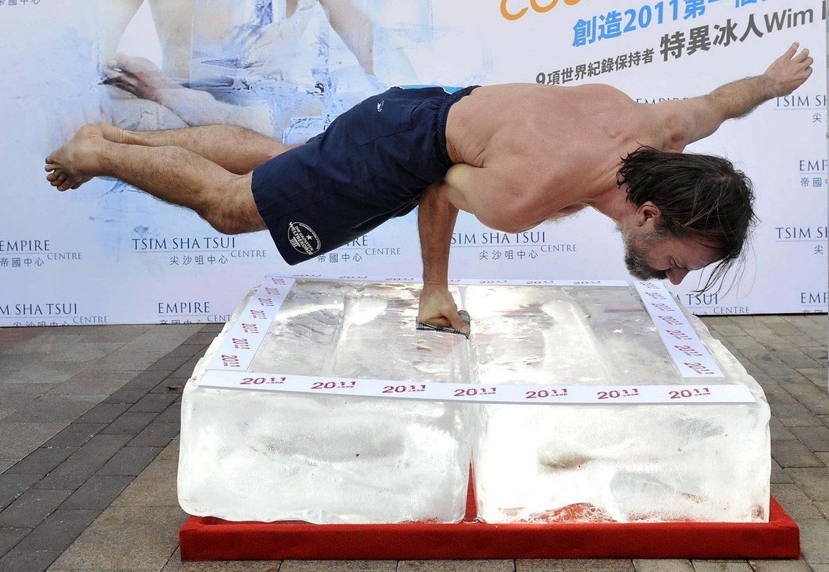 Gymnastika na ledu v podání Wima Hofa. 