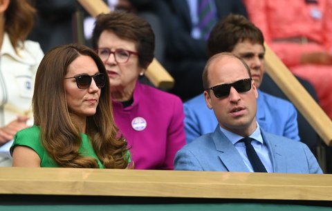 Princ William s vévodkyní z Cambridge v královské lóži wimbledonského centrkurtu