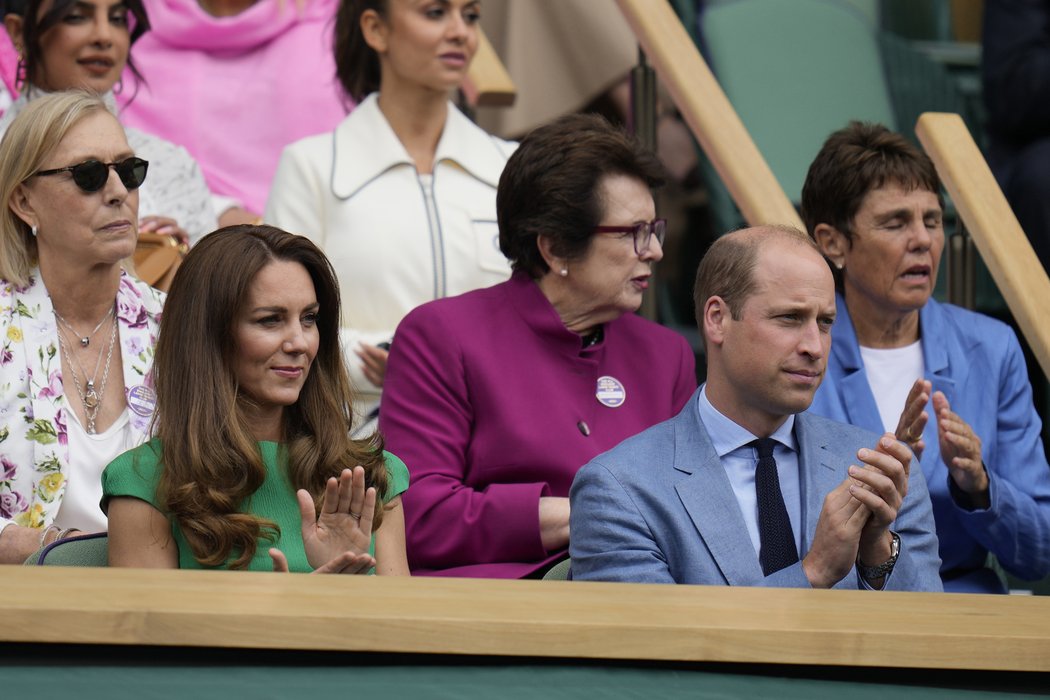 Princ William s vévodkyní z Cambridge v královské lóži wimbledonského centrkurtu