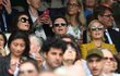 Tom Cruise v hledišti wimbledonského centrkurtu při finále mezi Plíškovou a Bartyovou