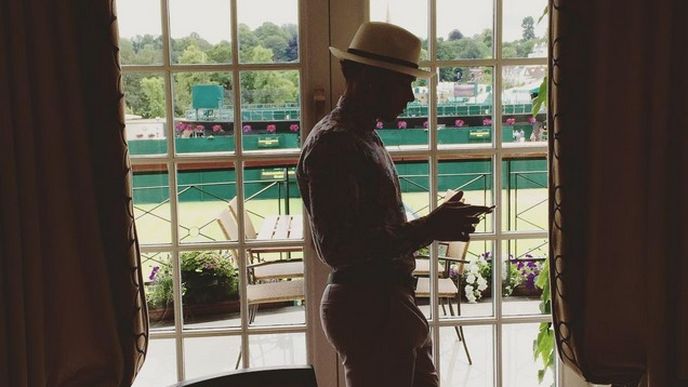 Lewis Hamilton a jeho nevhodně zvolený oděv