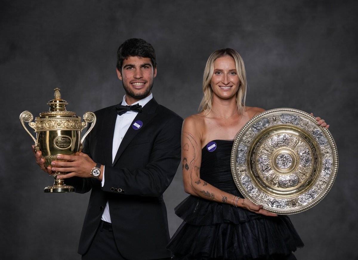 Šampioni Wimbledonu Markéta Vondroušová a Carlos Alcaraz