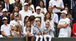Federerova lóže v čele s dětmi a manželkou Mirkou