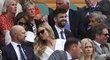 Španělský fotbalista Gerard Piqué nadšeně sledoval zápasy ve Wimbledonu