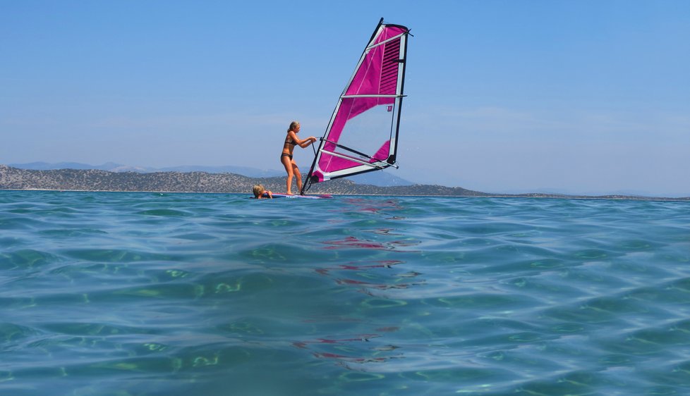 Ostrov Paros je rájem všech windsurferů.