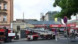Obchod s italskými pochutinami zachvátil požár: Ulice U Královské louky je uzavřená