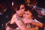 Milující matka Janis Winehouse ztratila dceru Amy, poprvé od její smrti se rozhodla podat rozhovor