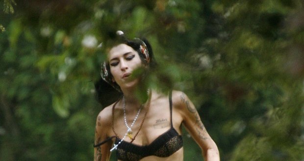Drogy a alkohol se na Amy Winehouse silně podepsaly