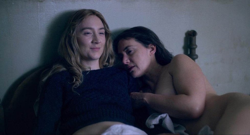 Lesbické scény Kate Winslet a Saoirse Ronan ve filmu Ammonite