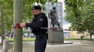 Pomníky byly bořeny kam až paměť sahá. Vandalismus je podněcován strachem z minulosti