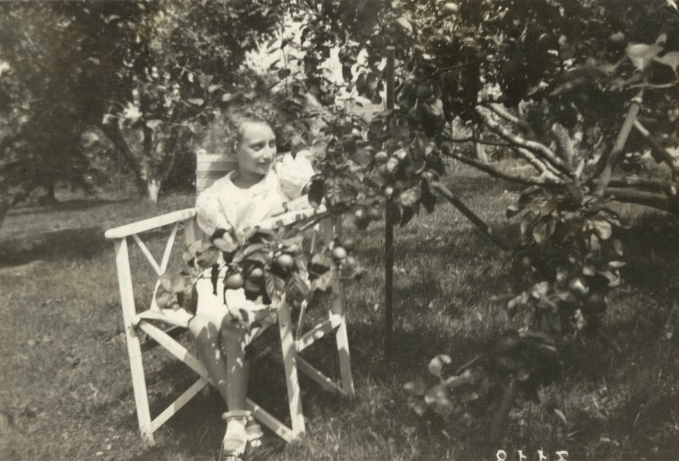 Suzanna Winternitzová na dobové fotografii