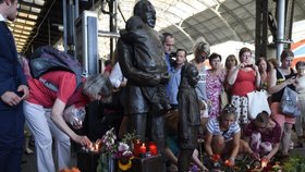 Pieta za hrdinu: Lidé v Praze vzpomínali na sira Wintona 