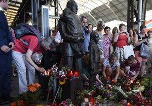 Lidé vzpomínali na Wintona na pražském hlavním nádraží.