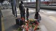 Na pražském Hlavním nádraží lidé uctívají památku sira Wintona