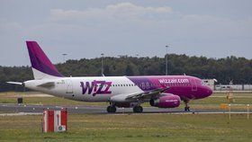 Letadlo společnosti Wizz Air v nizozemském Eindhovenu.